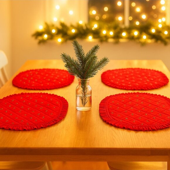Quilted Christmas Placemats Set of 4 VTG Red Holly Oblong Kitchen Table Decor - Picture 1 of 14